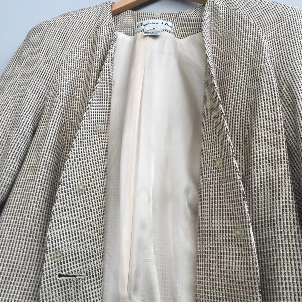 Elegant Cream Women's Blazer - Picture 6 of 8